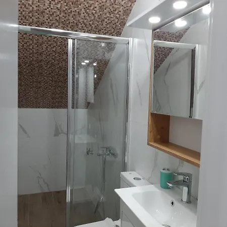 Apartment Sweet Dreams 4 *