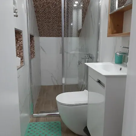 Apartment Sweet Dreams 4 *